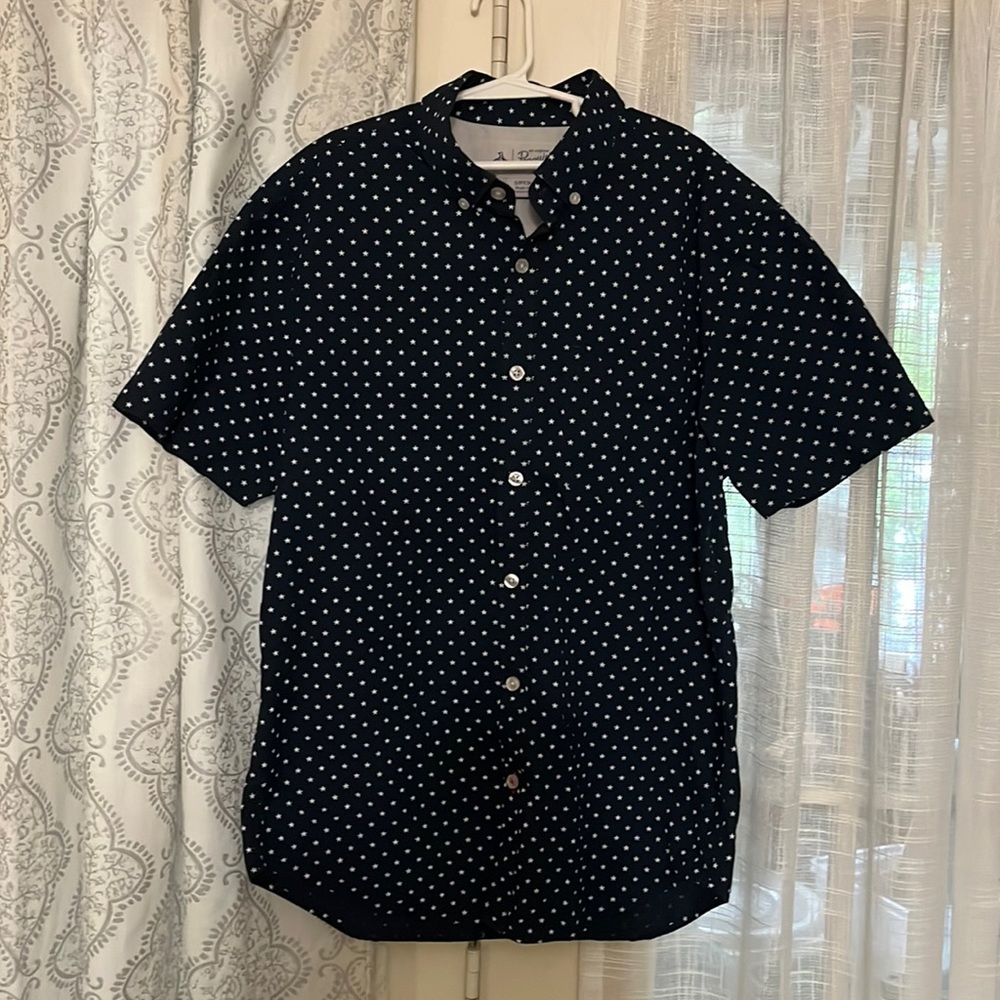 Mens size small short sleeve button down shirt
